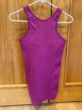 Lululemon fuchsia tank top with built in bra sz 6 EUC